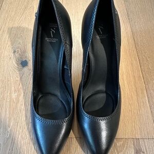 Simply Vera Vera Wang - Size 10 MED - Black Pumps